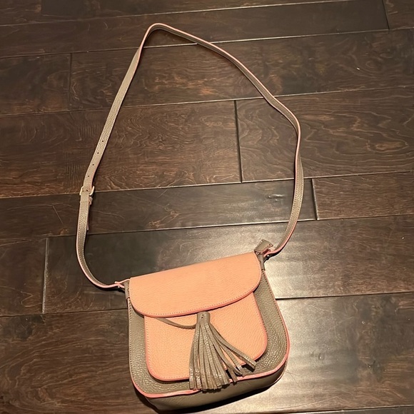 Cuir Rose Handbags - Cuir Rose pebbled leather pink and gray shoulder bag EUC